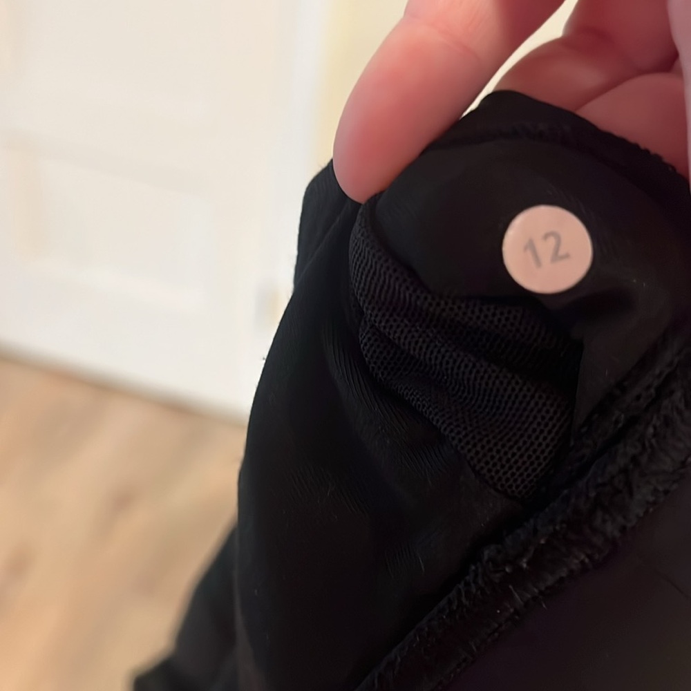 Lululemon Athletica Black Crisscross Sports Bra Size 12 - Picture 4 of 4